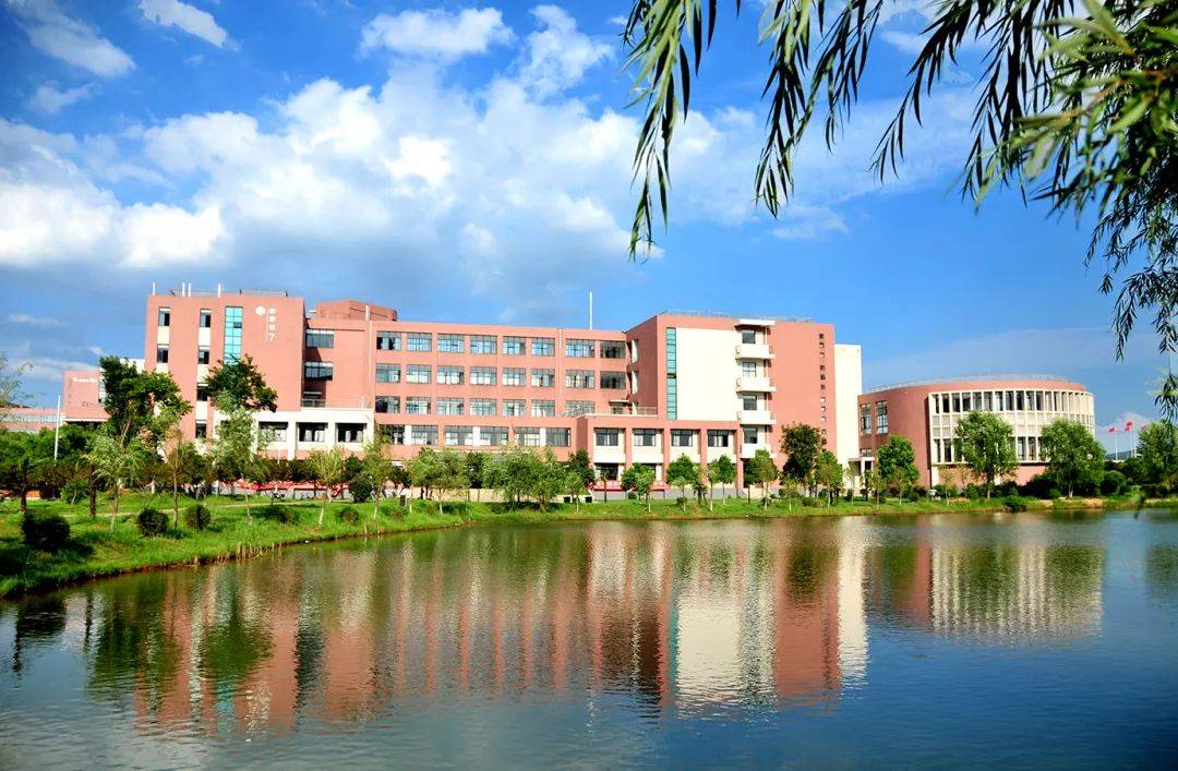 2020 Wuhan Textile University for International Postgraduates